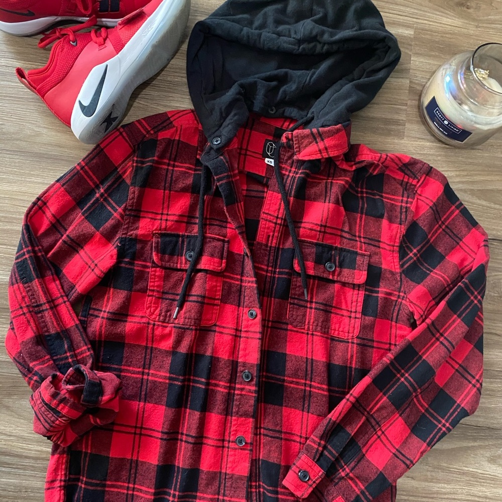 Super COZY flannel with removable hood!
